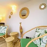Διαμέρισμα Modern Loft With Ocean Views *